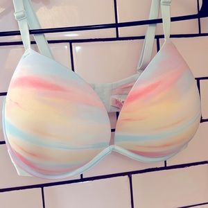 VS PINK Wear Everywhere Super Push Up